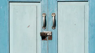 Что будет, если натереть дверные петли мылом: простая процедура — и двери не скрипят годами