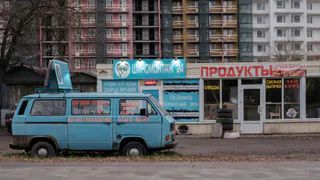 Новое правило вводится для всех, кто водит автомобиль. Теперь полный запрет