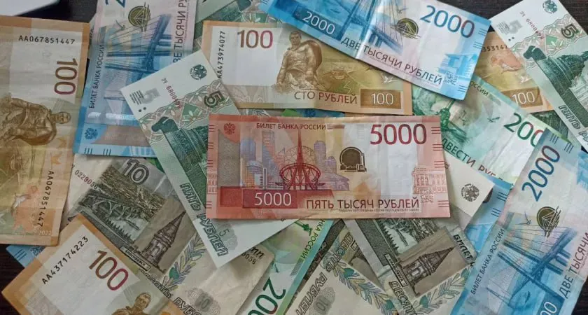 Все накопления разом превратятся в бумажки: новая волна девальвации ударит по экономике, как в 90-е