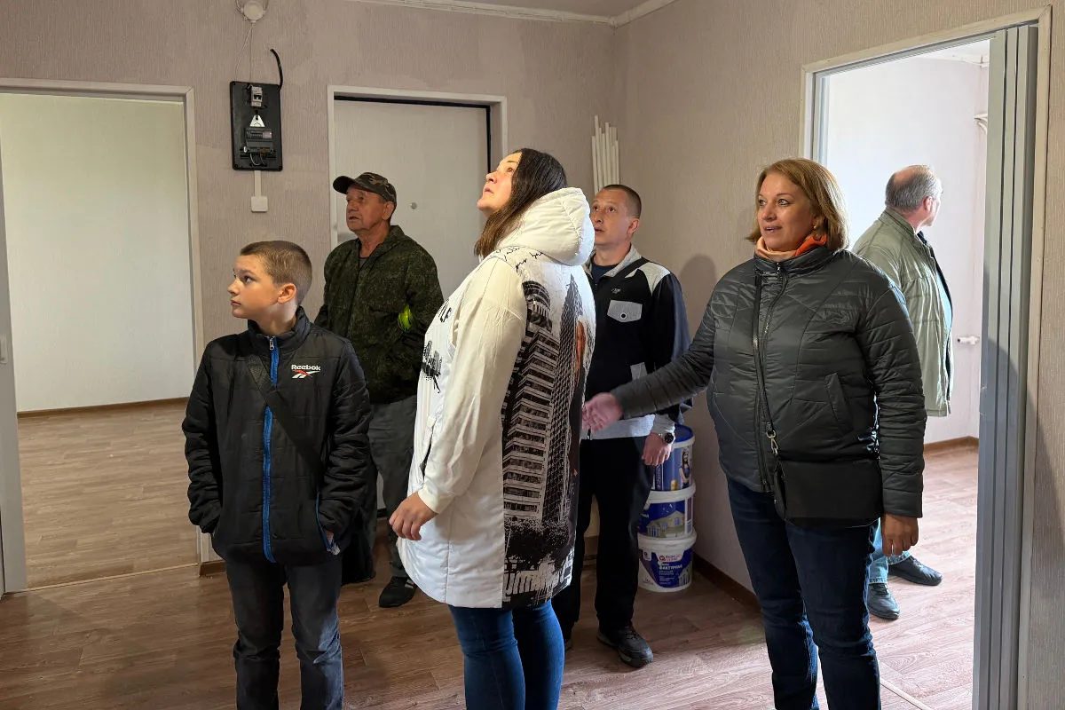 Многодетная семья погорельцев из Вологодской области получила новое жилье при содействии сенатора
