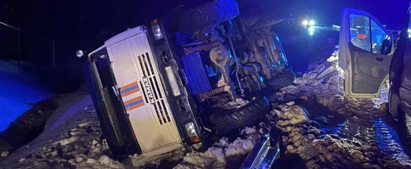 В Вологодской области сотрудники МЧС поехали на помощь и сами попали в ДТП