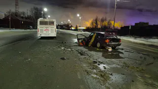 В Вологодской области произошло столкновение автобуса и легкового автомобиля