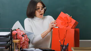 Что ни в коем случае нельзя дарить учителям и врачам на Новый год?