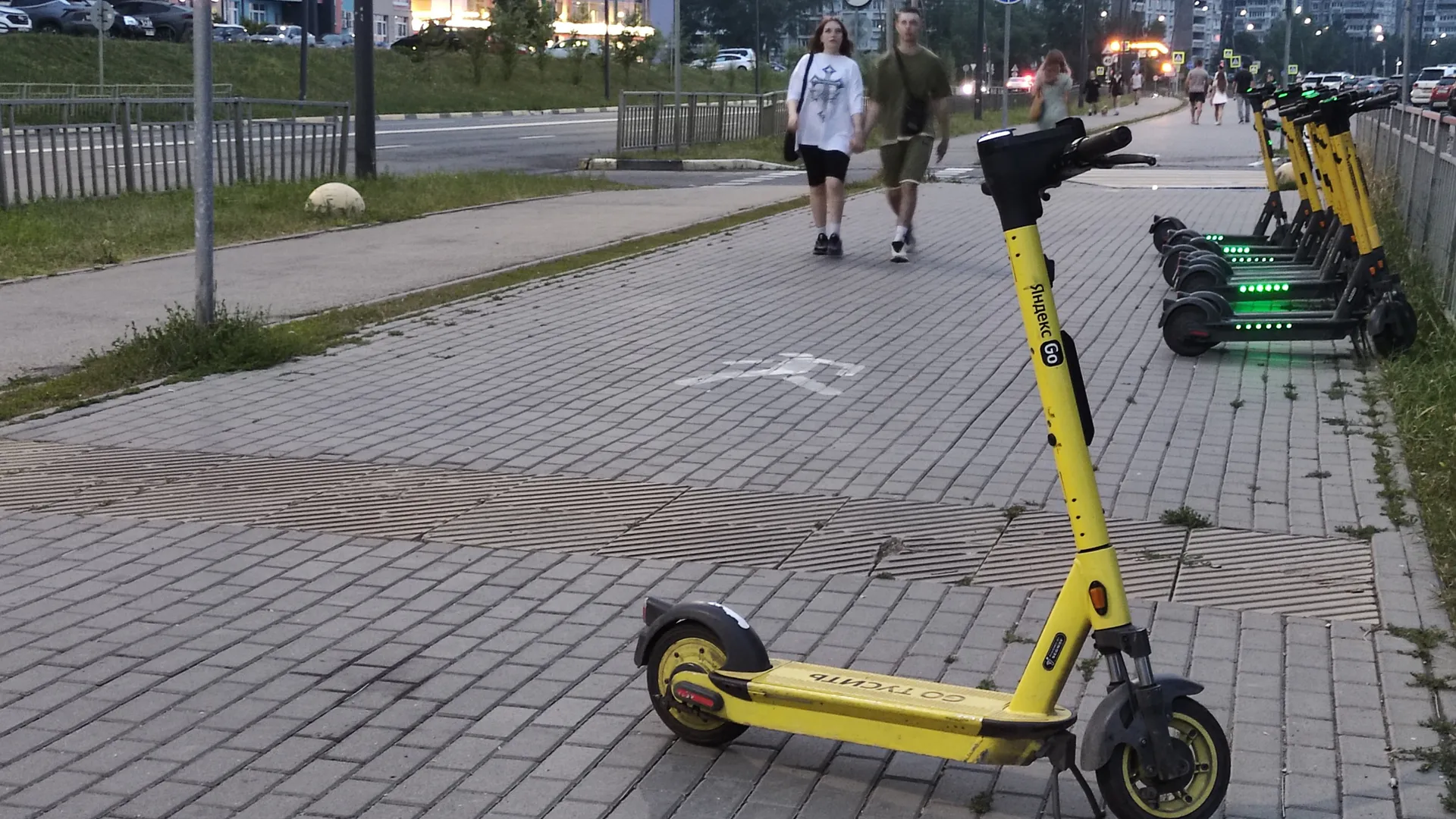 Подросток на электросамокате серьезно пострадал в Вологодской области