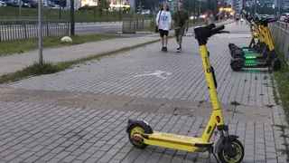 Подросток на электросамокате серьезно пострадал в Вологодской области