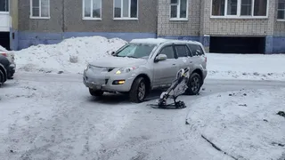 В Вологодской области водитель иномарки устроил ДТП с двухлетним ребенком во дворе