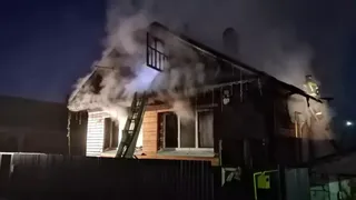 Две женщины успели выскочить из горящего дома в Соколе