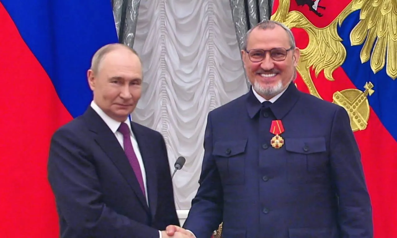 Владимир Путин вручил орден Александра Невского отцу губернатора Вологодской области