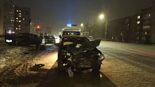 Два водителя пострадали при столкновении на улице Карла Маркса в Вологде
